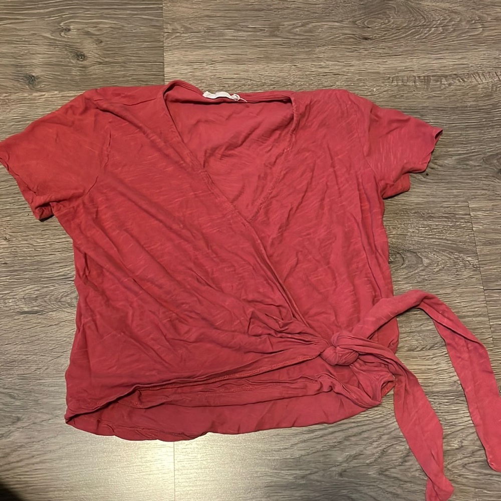 Cross tie front shirt